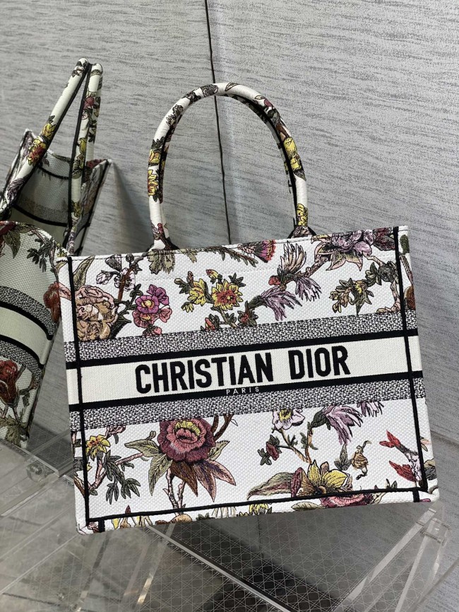 Handbag   Dior  size  36*18*28 cm