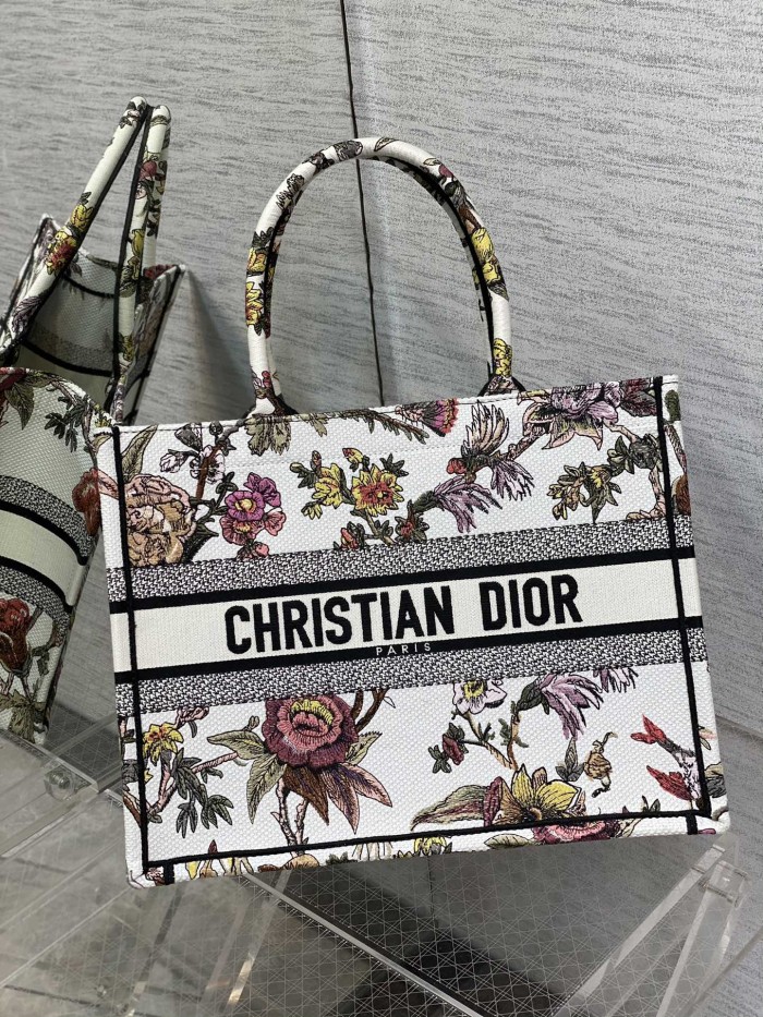 Handbag   Dior  size  36*18*28 cm
