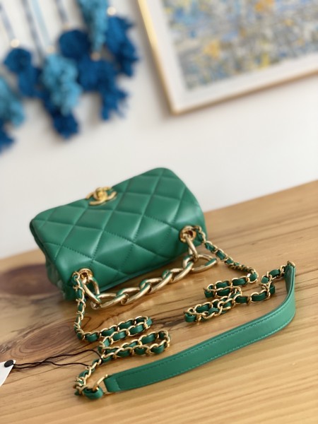 Handbag   Chanel  3365  size  17X11.5X8.5 Cm