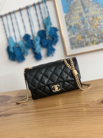  Handbag  Chanel  AS3393  size  14x22x8 cm