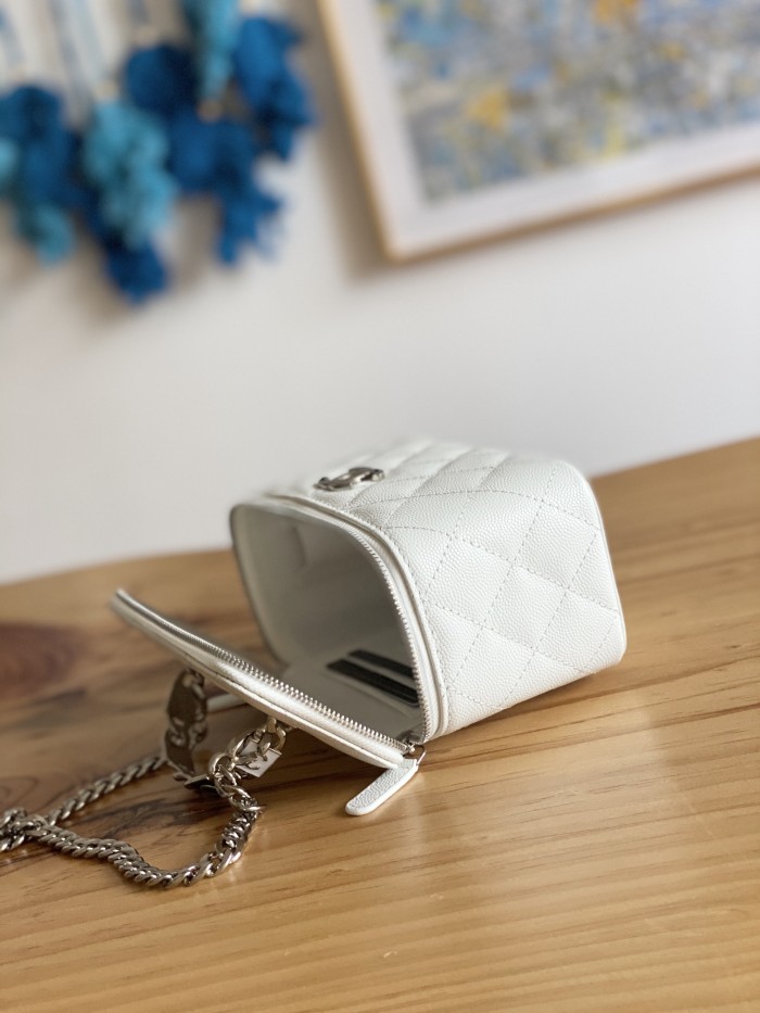 Handbag   Chanel  81199  size  17 cm