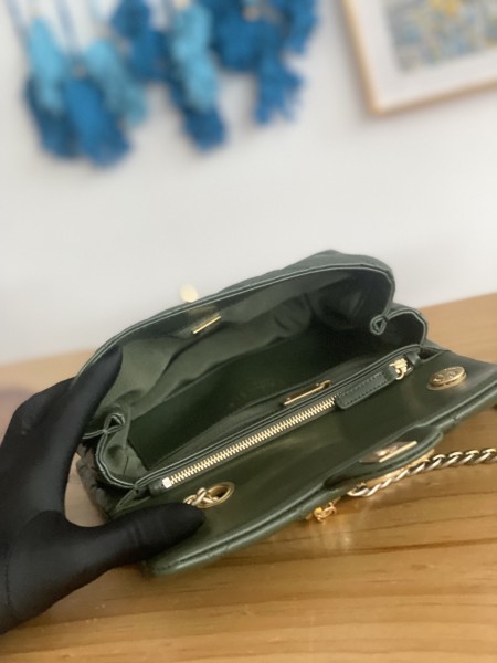  Handbag  Chanel  AS3393  size  14x22x8 cm