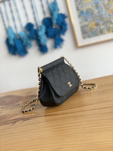  Handbag  Chanel  AP3008  size  12X17.5X5.5 cm