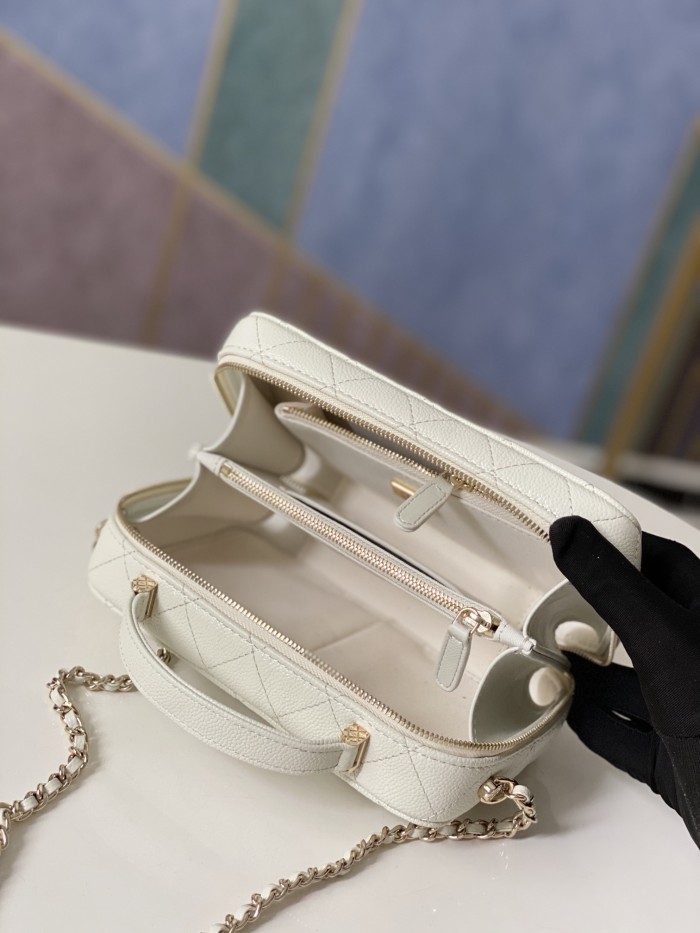 Handbag   Chanel  3168  size 18.5x12.5x6 cm