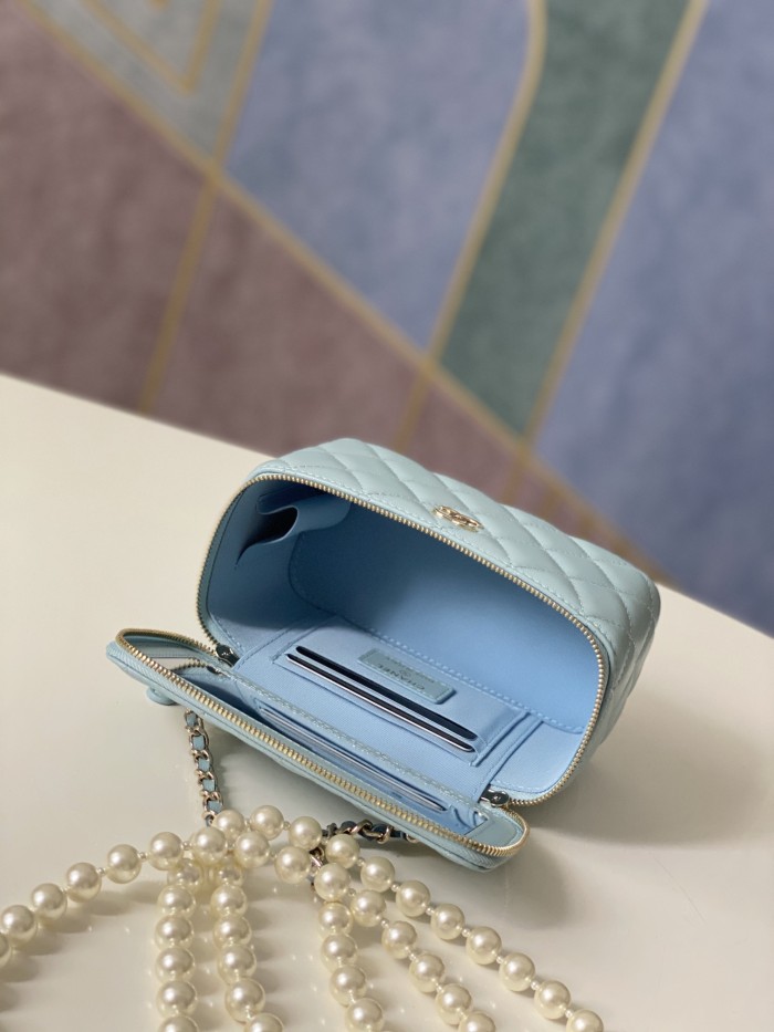 Handbag    Chanel   81192  size  9.5-17-8 𝗰𝗺