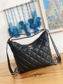 Handbag  Chanel  3488  size  25cmX27cmX9.5 cm