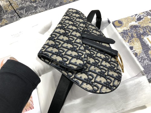 Handbag   Dior  S5632  size  20 x 17 x 2  cm