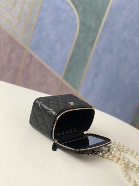 Handbag  Chanel  81192  size  9.5-17-8 𝗰𝗺