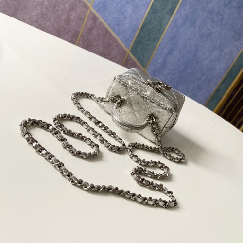 Handbag  Chanel  AP2194  size  12 11.5 7 cm