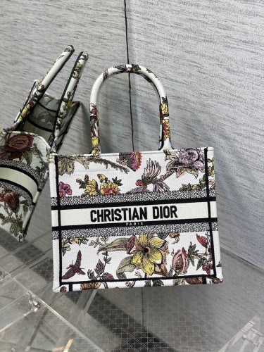 Handbag   Dior   size  26*8*22 cm
