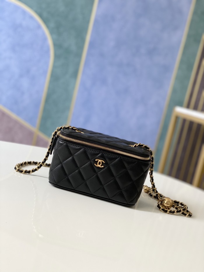 Handbag Chanel  81138  size  16 9.5 8 cm