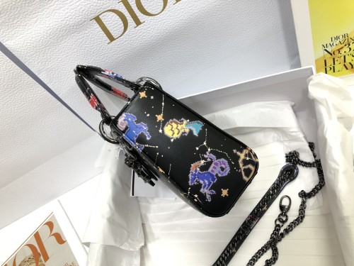 Handbag   Dior  M0505  size  17 x 15 x 7  cm