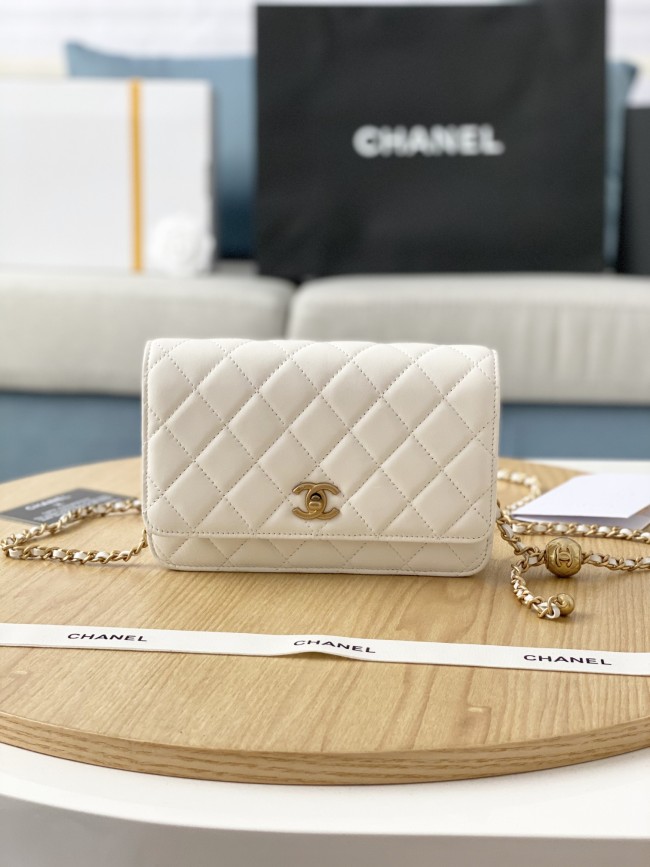 Handbag   Chanel 81133  size  19 cm