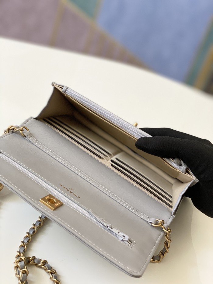 Handbag   Chanel  81133  size  19 cm