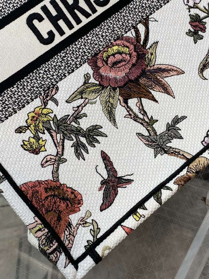 Handbag   Dior   size  42*18*35 cm