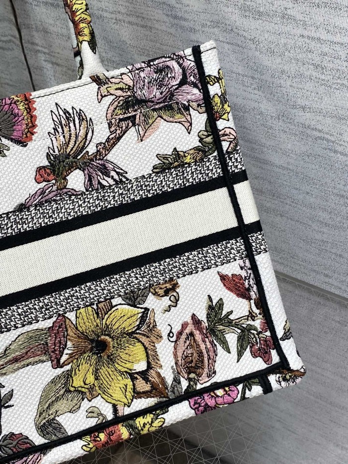 Handbag   Dior   size  26*8*22 cm