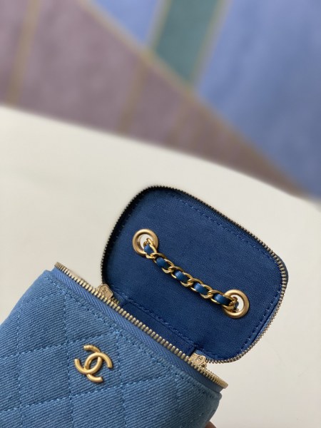 Handbag   Chanel  81176  size  11*8.5*7 cm