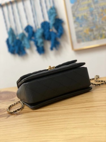 Handbag   Chanel  3633  size  16*23*11.5 cm