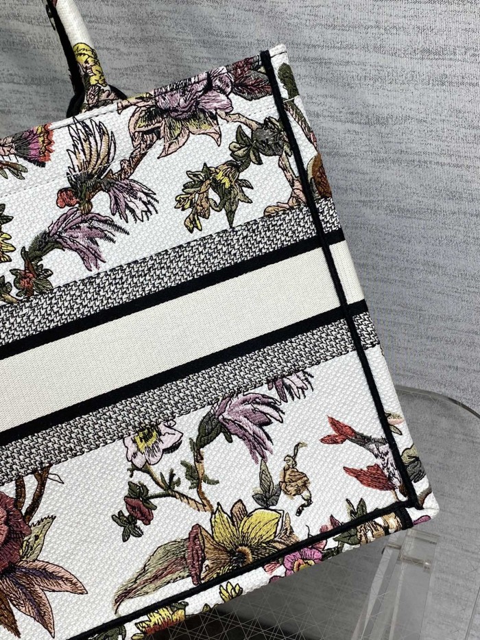 Handbag   Dior  size  36*18*28 cm