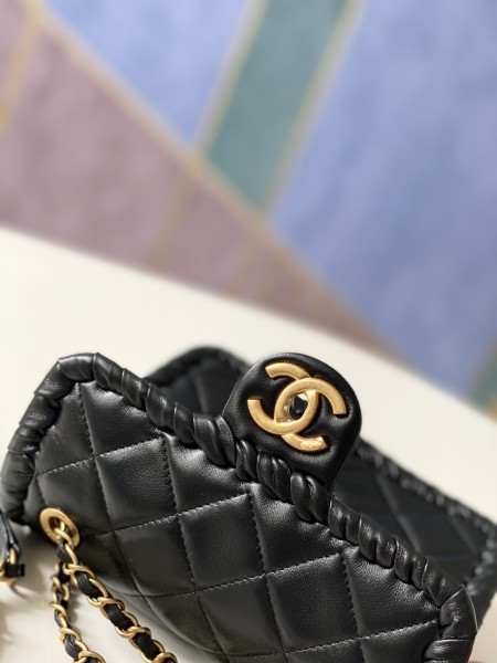 Handbag   Chanel AS2495  size  19x15x6 cm