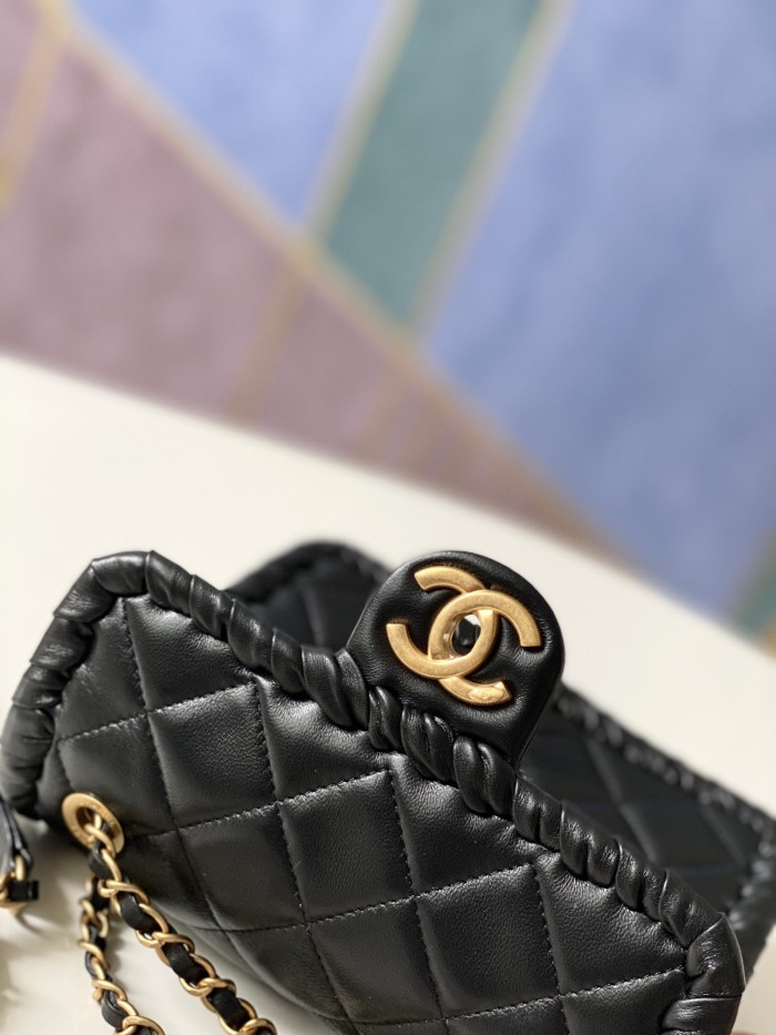 Handbag   Chanel AS2495  size  19x15x6 cm