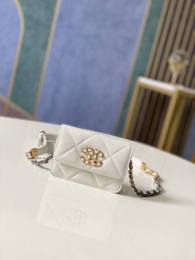 Handbag  Chanel  81166  size  12 8.5 2.5 cm