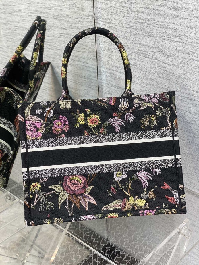 Handbag   Dior  size  36*18*28 cm