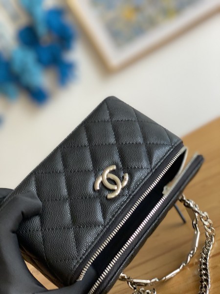 Handbag   Chanel  81199  size  17 cm