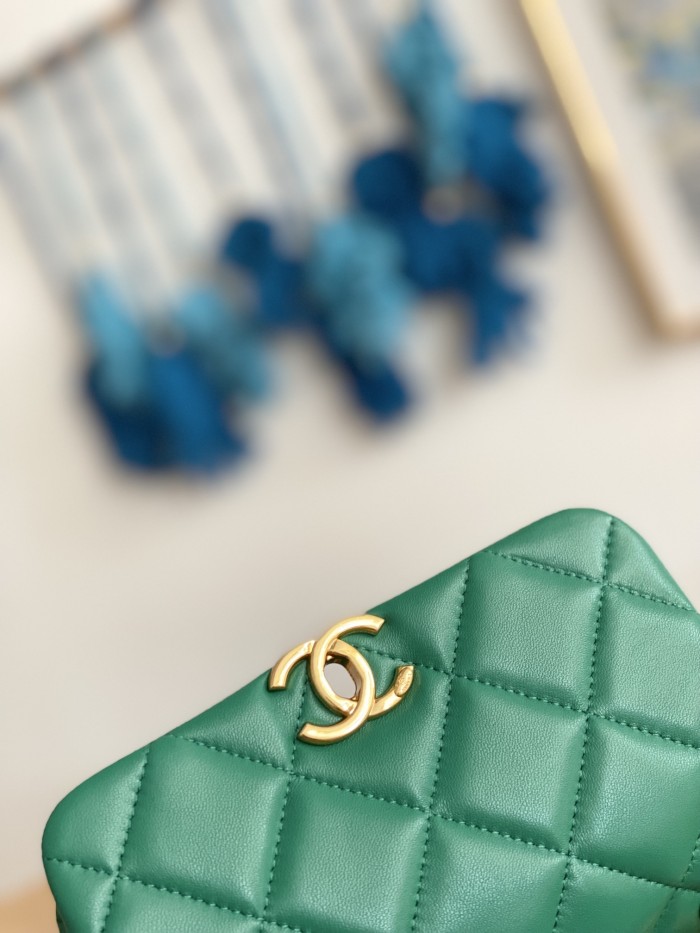 Handbag   Chanel  3365  size  17X11.5X8.5 Cm