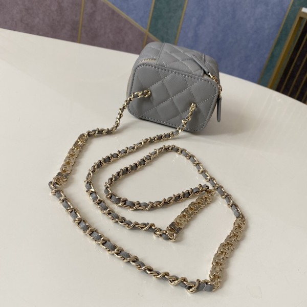 Handbag   Chanel  81186  size  10.5-8.5-7 cm