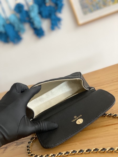  Handbag  Chanel  AP3008  size  12X17.5X5.5 cm