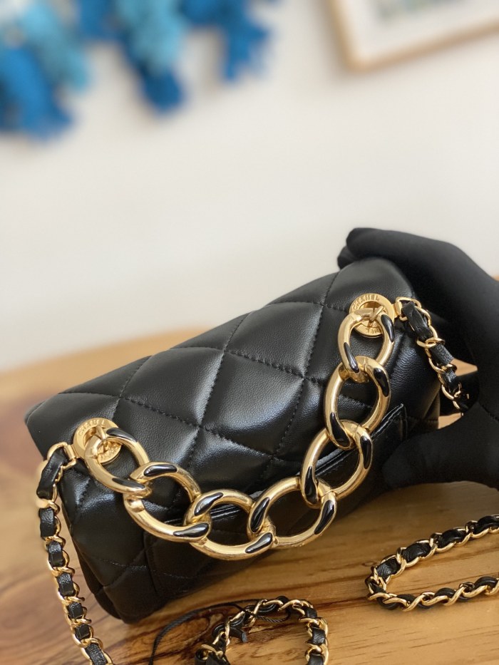 Handbag    Chanel 3365  size  17X11.5X8.5 Cm