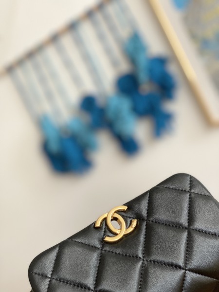 Handbag    Chanel 3365  size  17X11.5X8.5 Cm