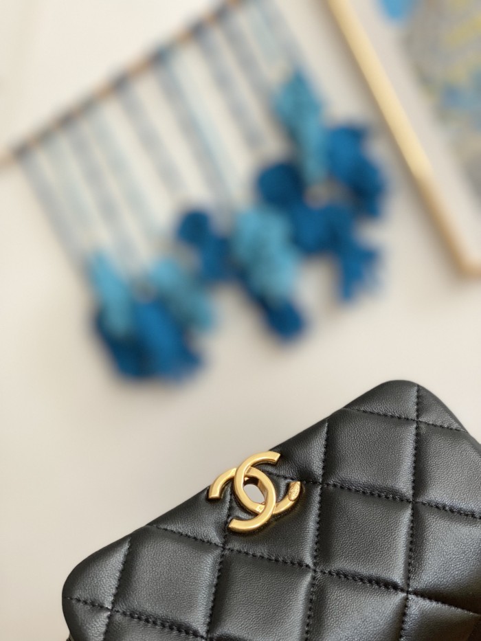 Handbag    Chanel 3365  size  17X11.5X8.5 Cm