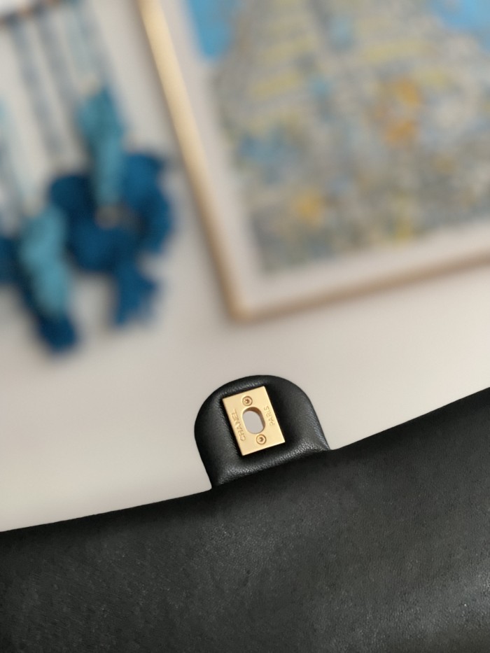  Handbag  Chanel   AS3609  size  16x25x10 cm