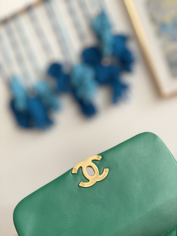 Handbag   Chanel  3365  size  17X11.5X8.5 Cm