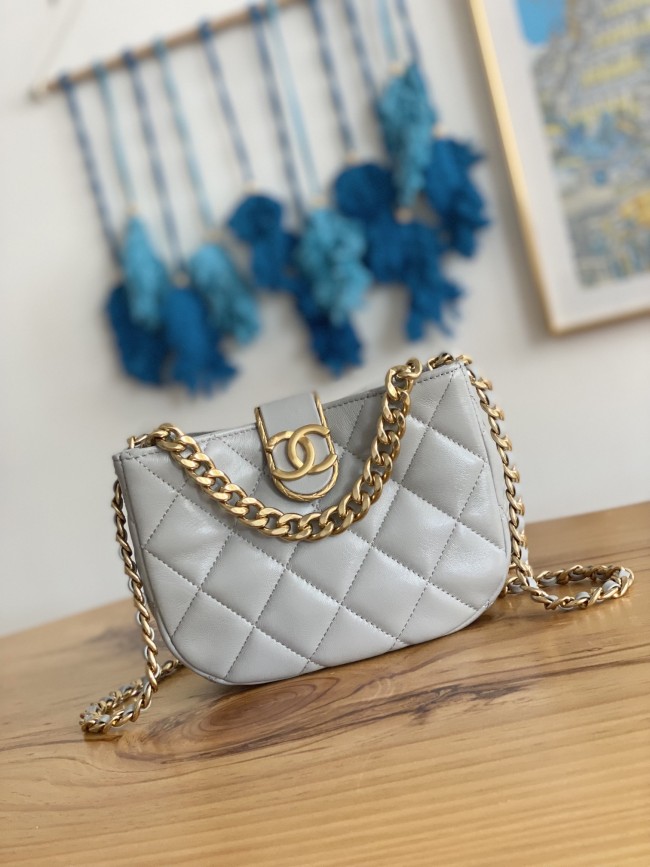 Handbag    Chanel  3475  siez  12.5*19*6.5* cm