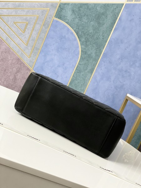 Handbag    Chanel   20995   size 34x25x14 cm