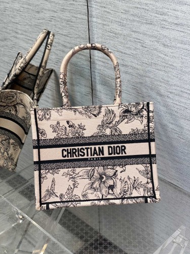Handbag   Dior  size  26*8*22 cm