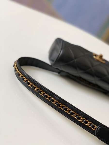 Handbag   Chanel 99009  size  18*3.5*12  cm