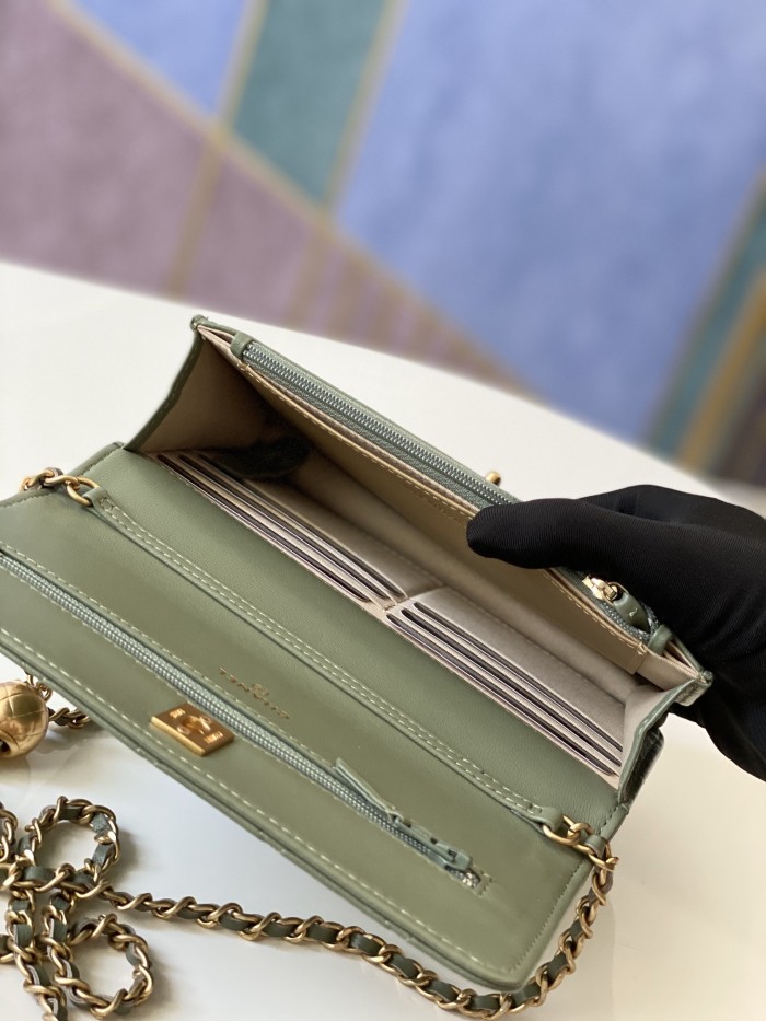 Handbag   Chanel  81133  size  19 cm