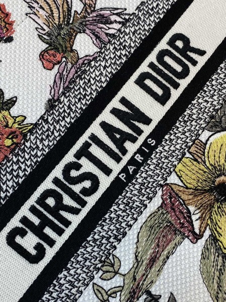 Handbag   Dior   size  26*8*22 cm