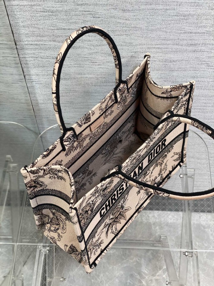 Handbag   Dior  size  36*18*28 cm