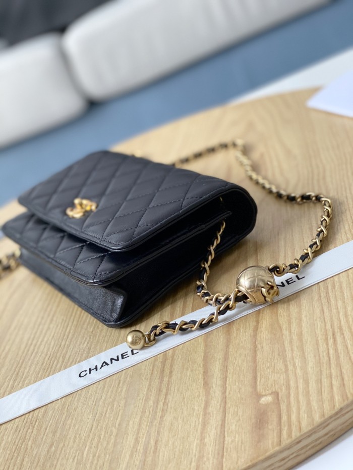 Handbag   Chanel  81133   size  19 cm