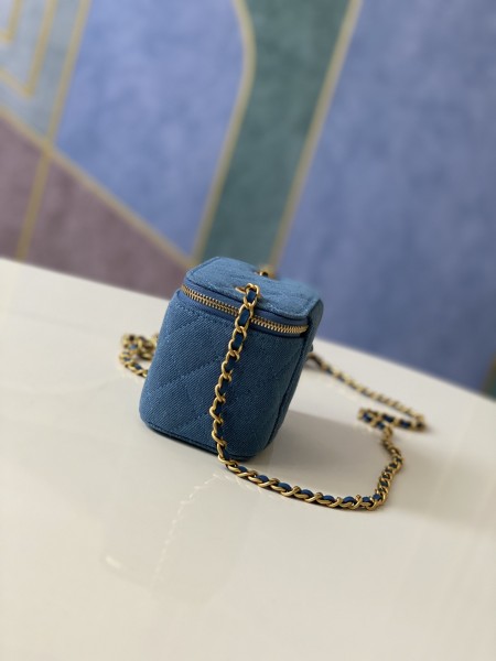 Handbag   Chanel  81176  size  11*8.5*7 cm