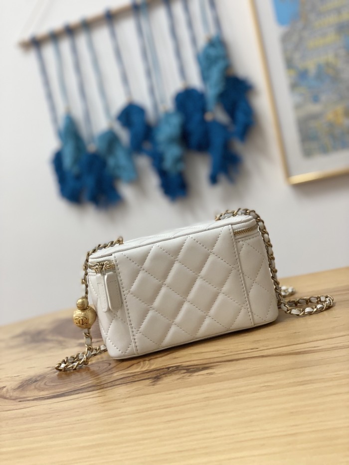 Handbag  Chanel 81220  size  16 9.5 8 cm