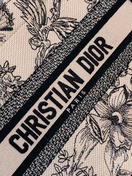 Handbag   Dior  size  26*8*22 cm