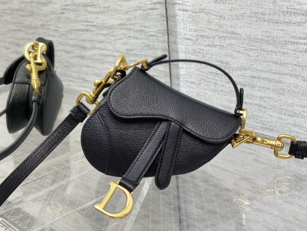 Handbag   Dior  size  12*7.5*5 cm