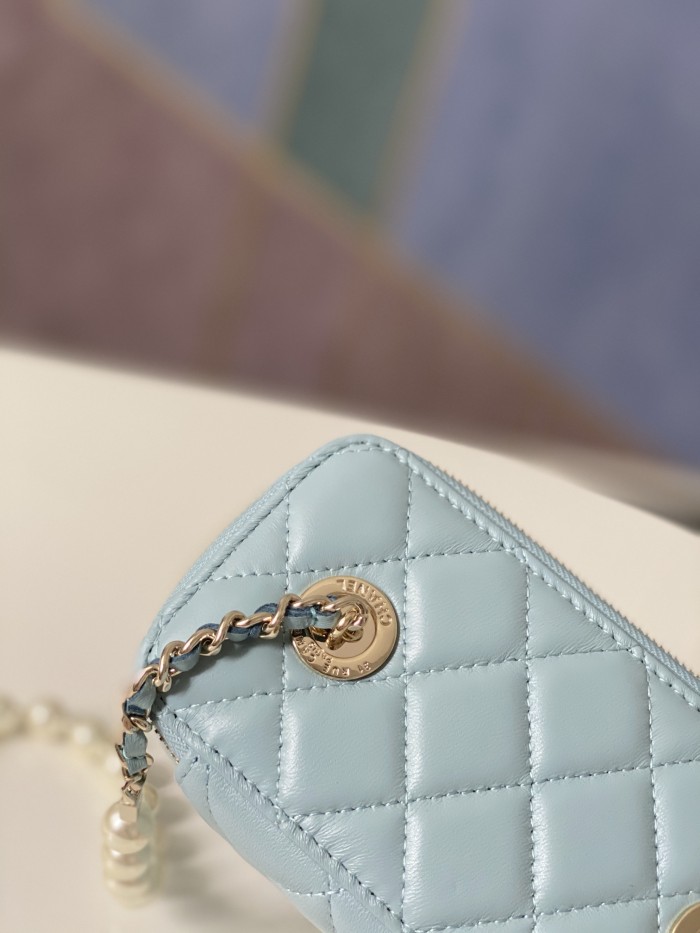 Handbag    Chanel   81192  size  9.5-17-8 𝗰𝗺