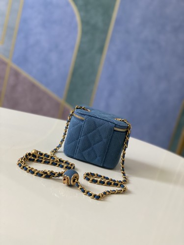 Handbag   Chanel  81176  size  11*8.5*7 cm